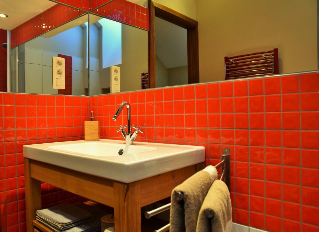 Les Houx De Mathieu Villa Engis Екстериор снимка
