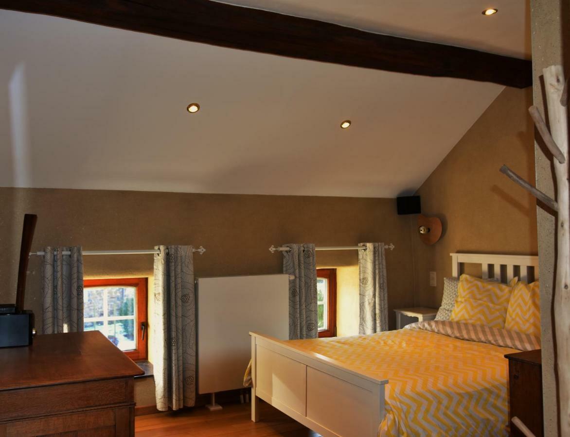 Les Houx De Mathieu Villa Engis Екстериор снимка